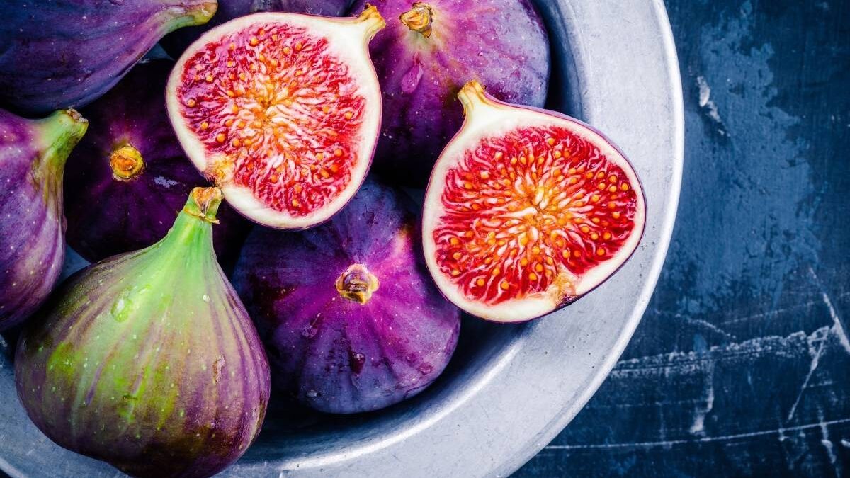 Figs on tray